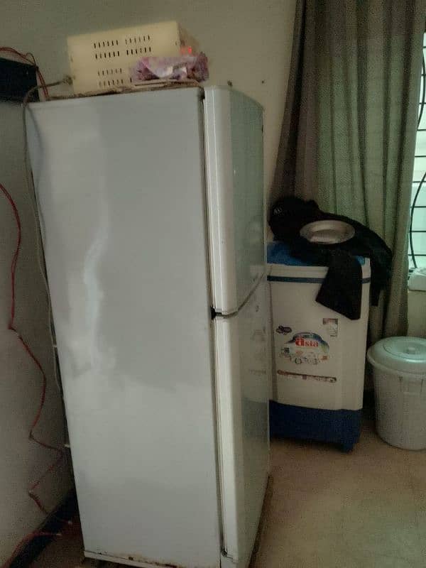 medium size fridge 0