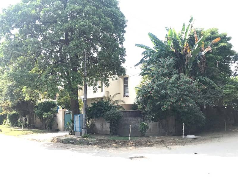 56 Marla Corner Facing Park Owner Build House For Sale In Garden Town Very Near Canal Road 5