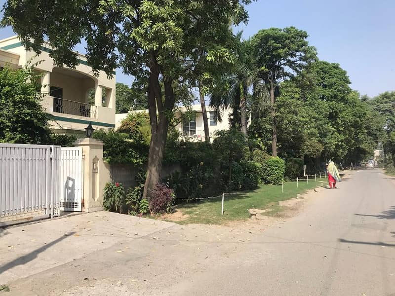 56 Marla Corner Facing Park Owner Build House For Sale In Garden Town Very Near Canal Road 7