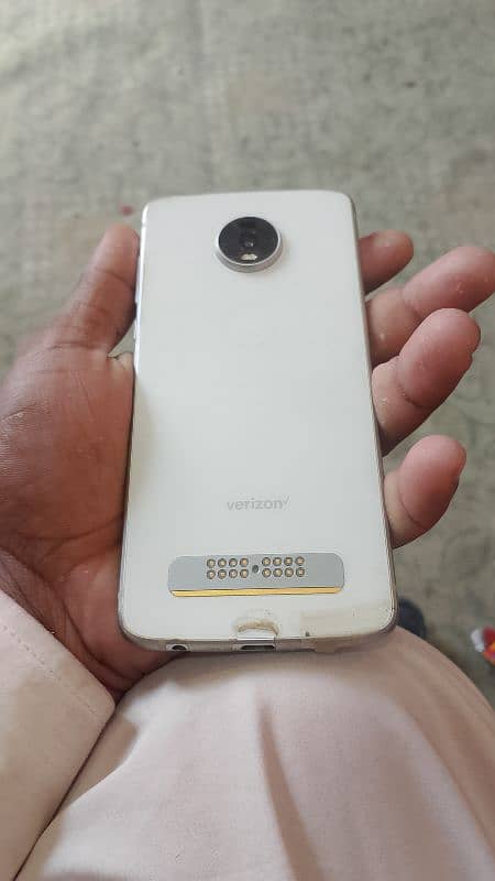 Moto Z4 4/128 5