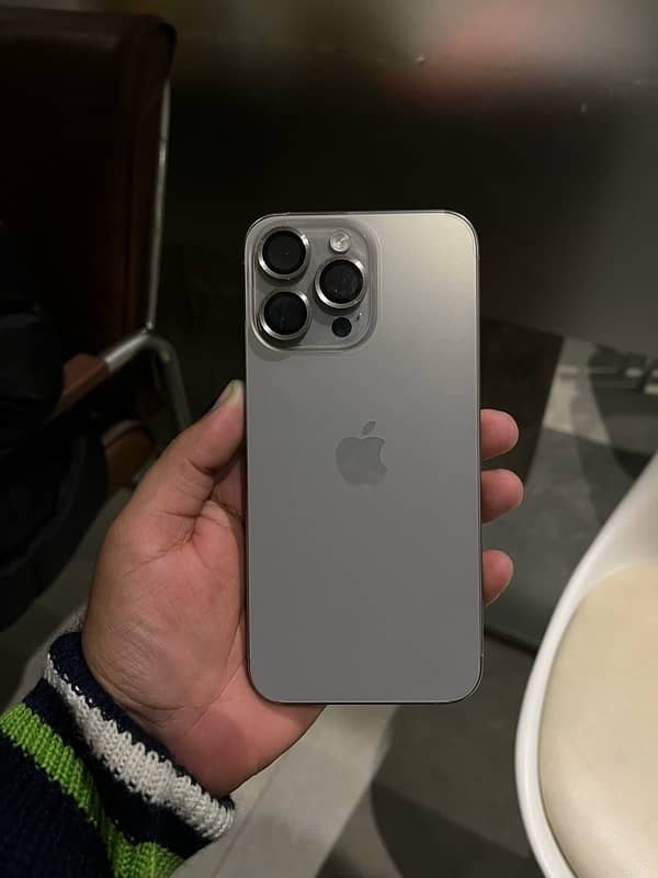 Iphone 15 pro max natural titanium 1