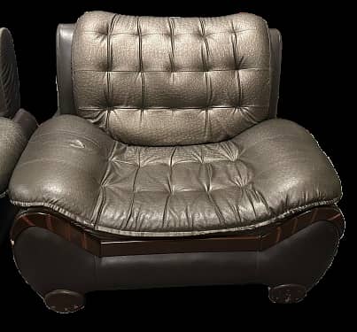 Luxurious Leather Sofa Set - Excellent Condition 3