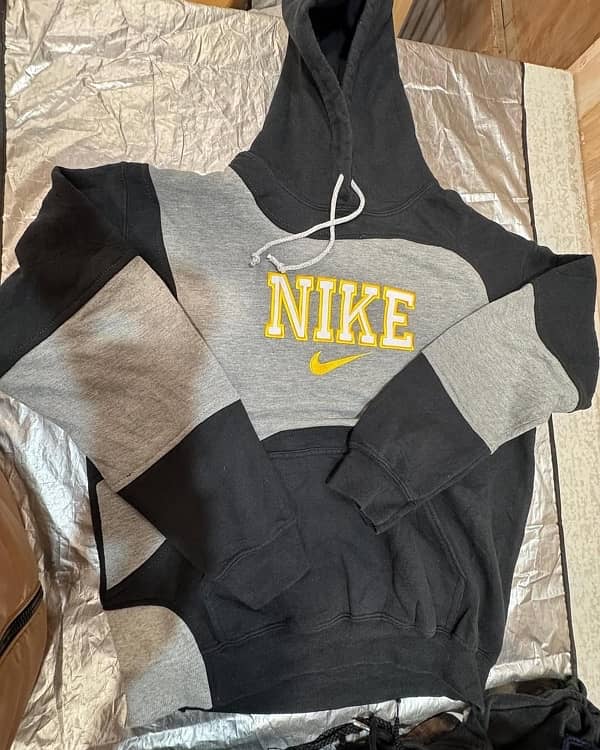 Nike barnded hoodies 2