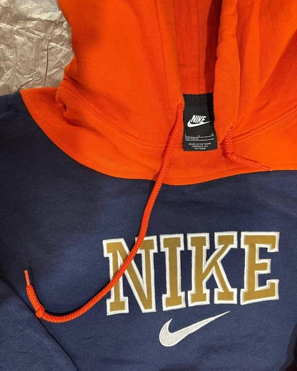 Nike barnded hoodies 4