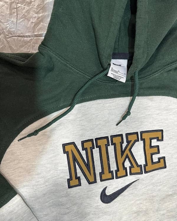 Nike barnded hoodies 7