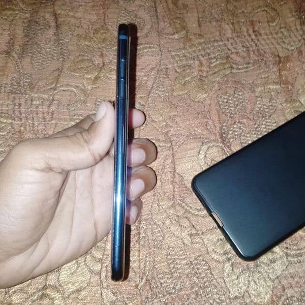 lg v30 4/64 new condition 3