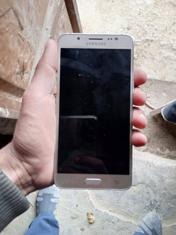 Samsung J56 2GB 16GB (URGENT SALE) 0