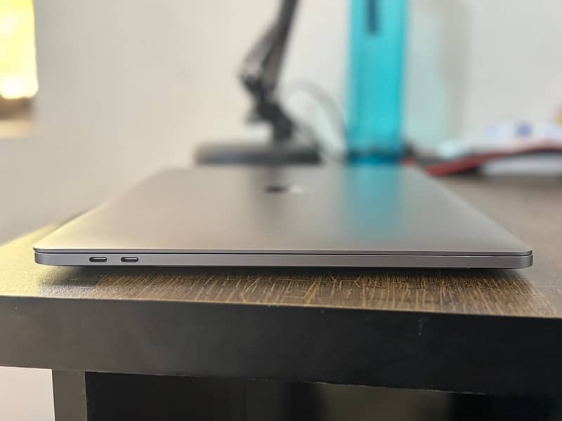 Macbook Pro 15inch Touch Bar Space Gray 4