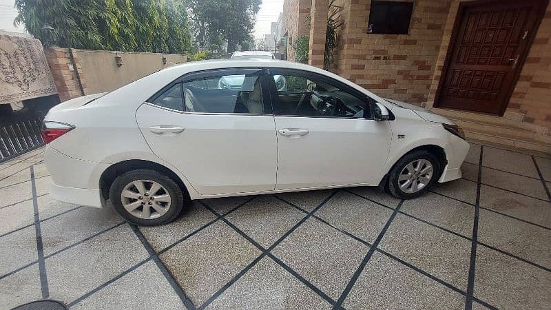 Toyota Corolla Altis 2014 3