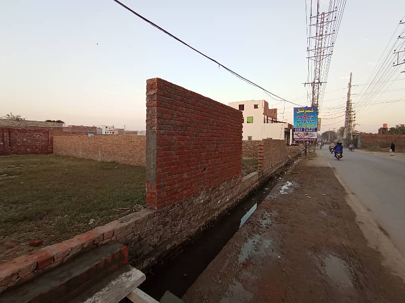 6.5 Marla Commercial Plot Available For Sale Opposite Pak Fan University Road , City Gujrat 3