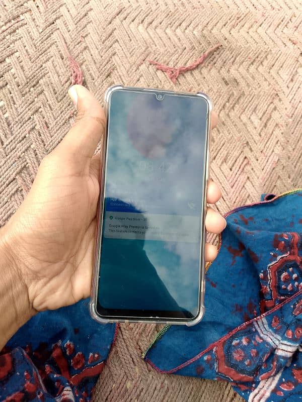 vivo y 20 4/64 only 15000 bilkul saaf ha mobile ha. . 1