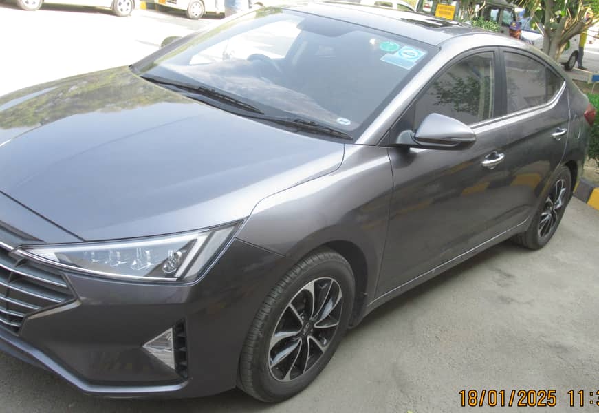 Hyundai Elantra, Automatic 1600cc, Model 2022, Color Grey, Company mai 2