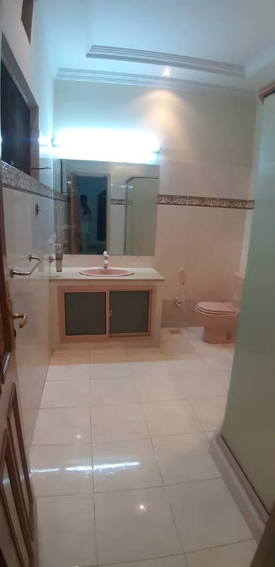 10 Marla House Near To Park For Rent In DHA Phase 1 5