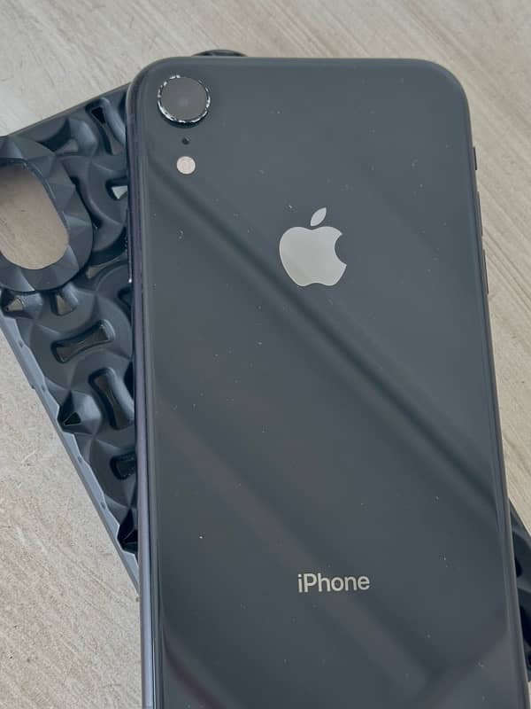 IPHONE XR 8