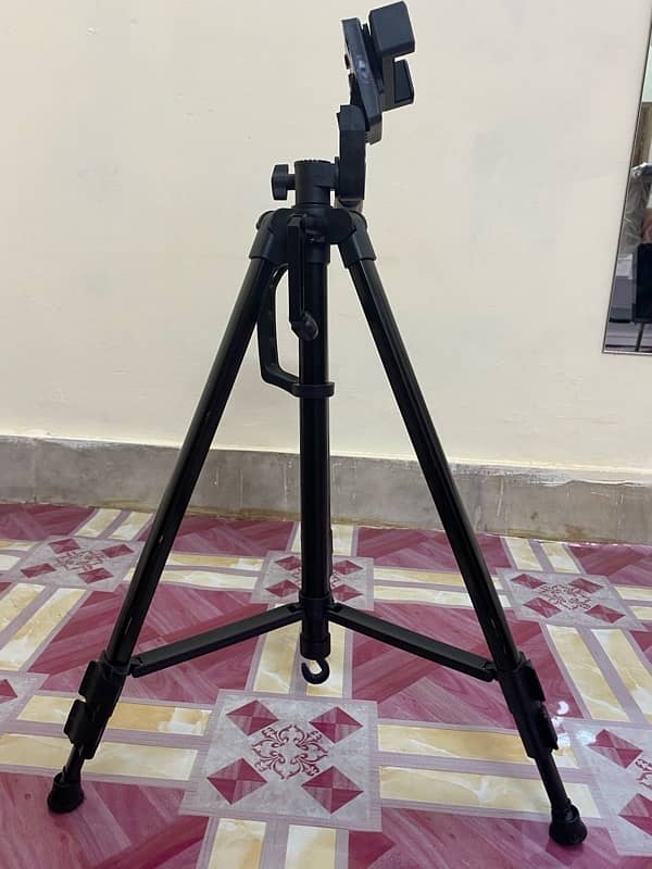 Tripod Stand 1