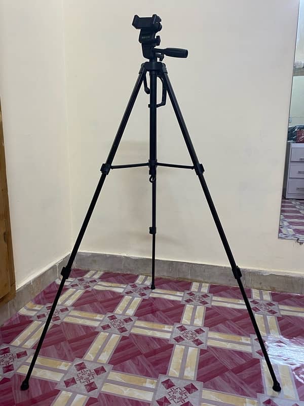 Tripod Stand 2