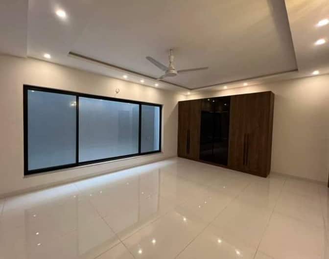 5 Beds 1 Kanal Good Location House for Rent in Block Y DHA Phase 3 Lahore. 0