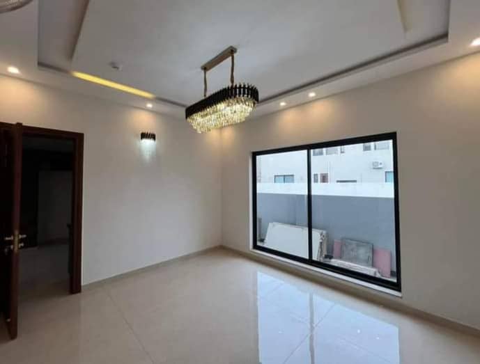 5 Beds 1 Kanal Good Location House for Rent in Block Y DHA Phase 3 Lahore. 4