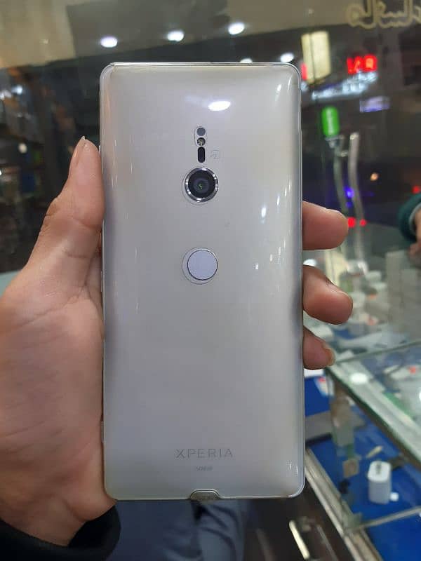 Sony Xperia XZ3 0