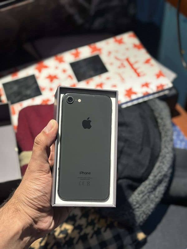 iphone 8 64gb pta approved with box 0