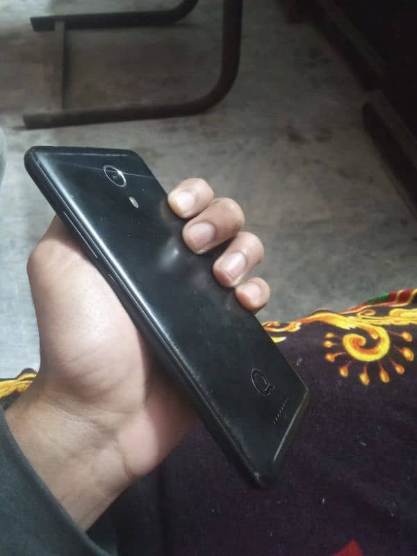 Q Mobile Infinity E 0