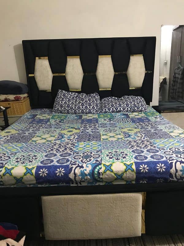 fully poshished king size bed 1