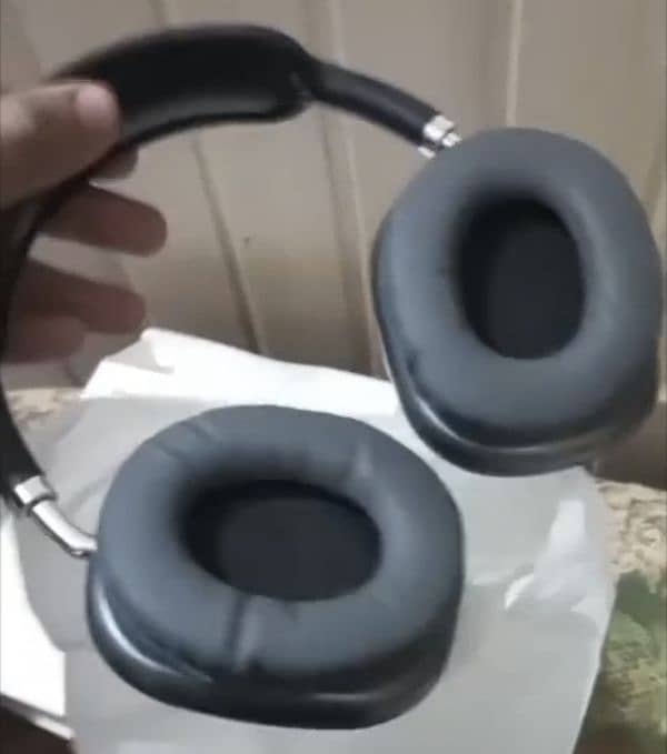 p9 headphones 2