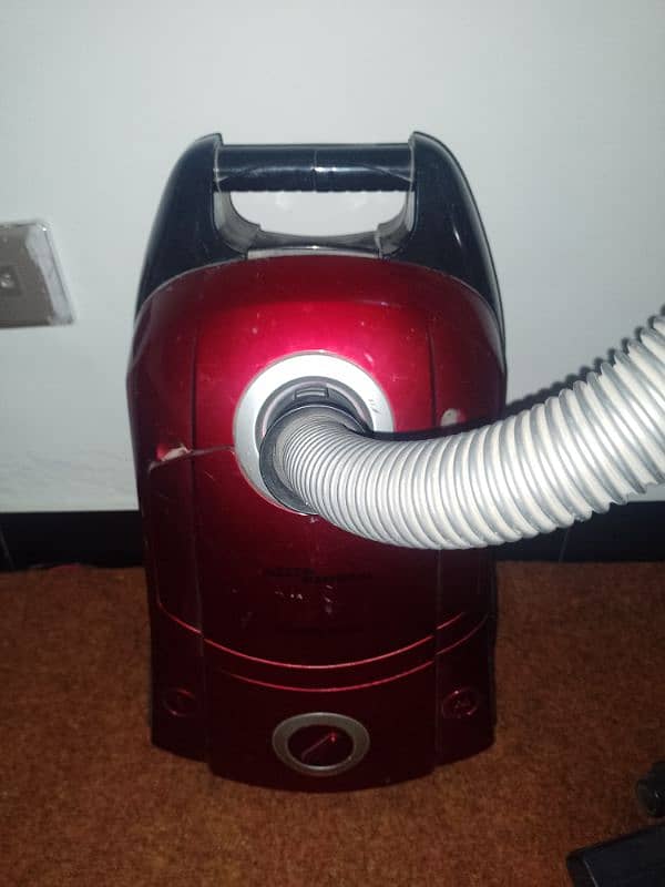 VACUUM CLEANER 1