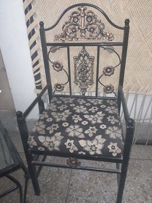 room steel chairs with excellent condition for sale 0