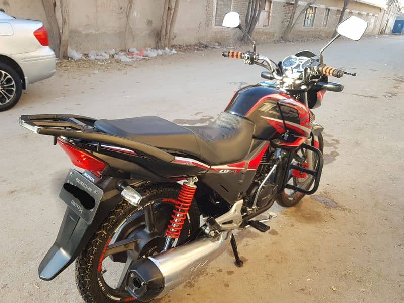 Honda CB 150F 4