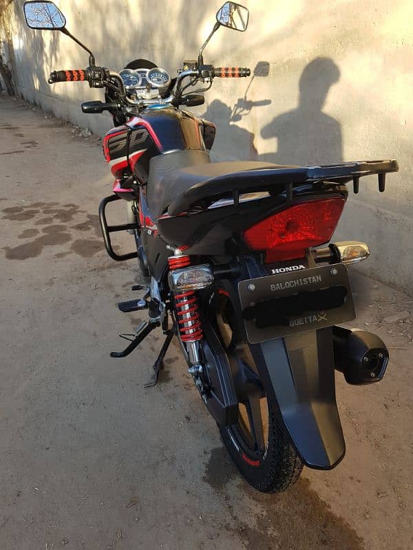 Honda CB 150F 6