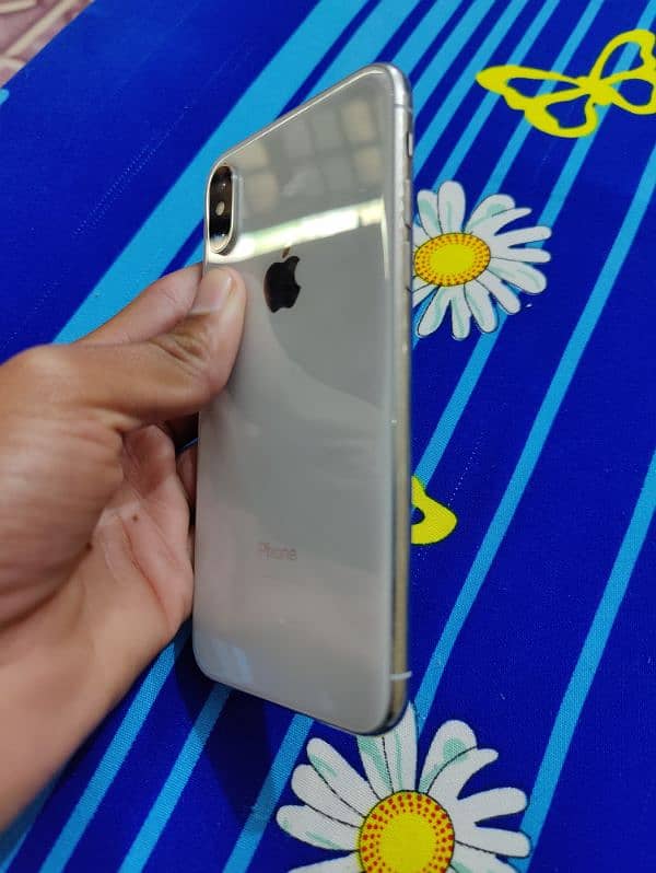 Iphone XS Color White Icloud 2