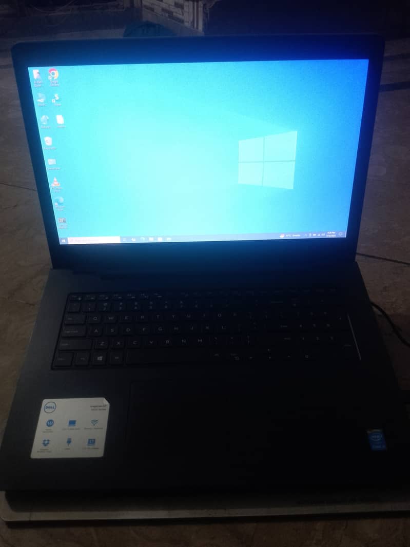 Dell Inspiron laptop 17.3" display 10/10 condition 2