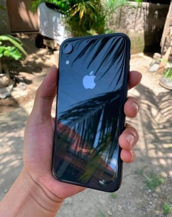 IPhone XR iCloud Locked 1