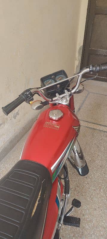 Honda 125 red colour 10