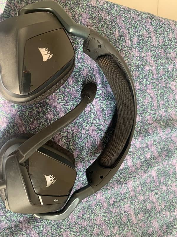 Corsair Void RGB Elite USB Headphones 7.1 Surround Sound 1