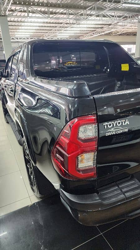 Toyota Hilux Revo GR-2023 3