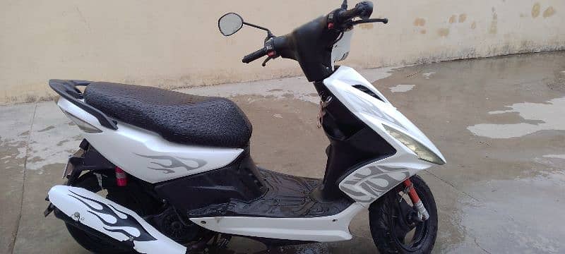 Scooty for sale kick start self-start both 0