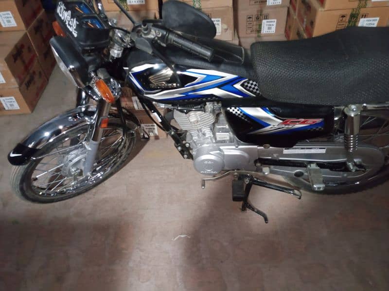 HONDA 125 BLACK 2