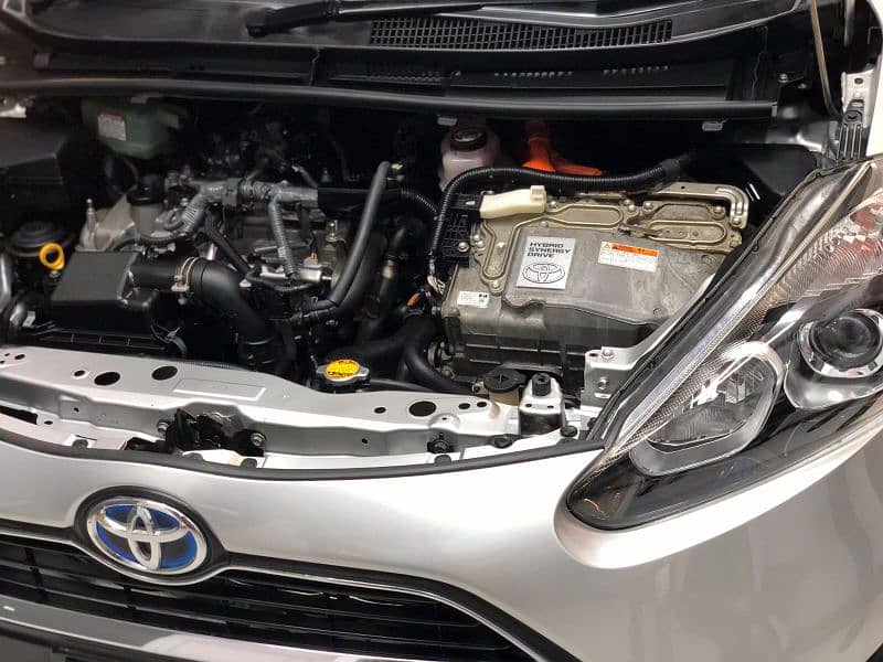 Toyota Sienta G dual auto door 2018 model 13