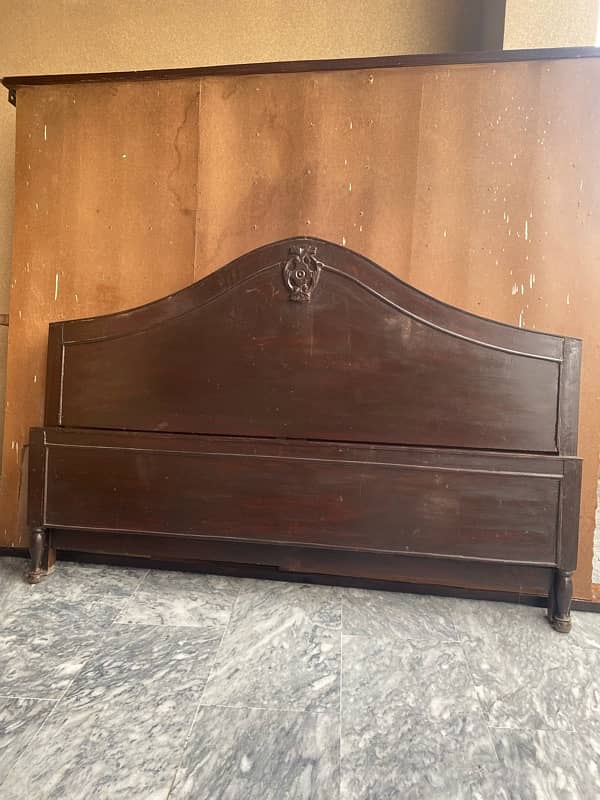 Old used bed and dressing and mirror 1