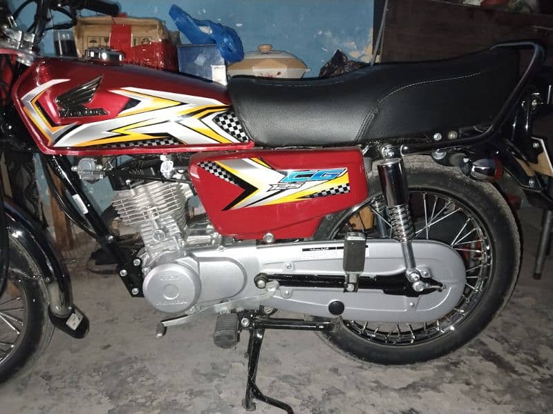 Honda 125 (2025) Red Colour 1