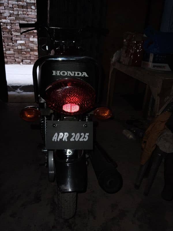 Honda 125 (2025) Red Colour 3