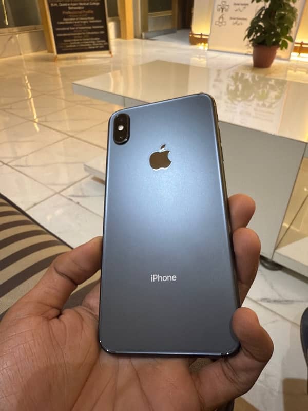 iPhone XS Max 256gb pta approved 1