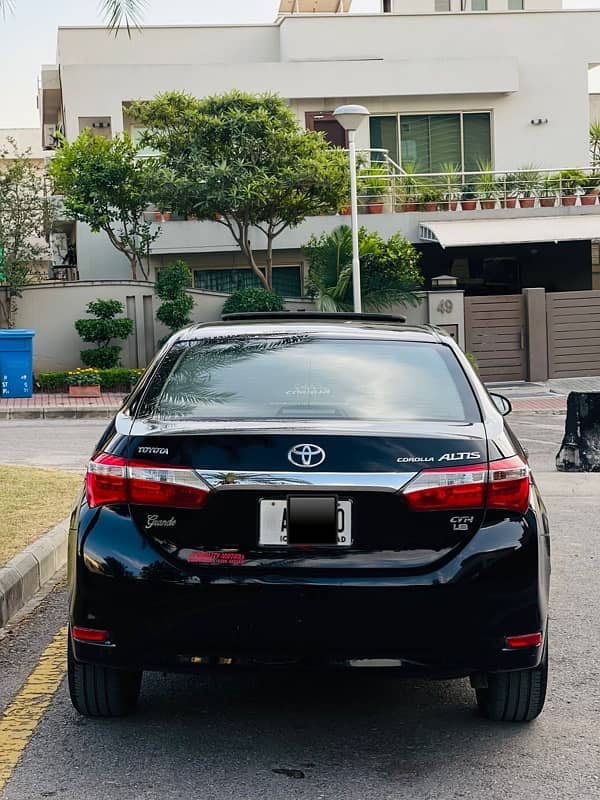 Toyota Altis Grande 2017 1