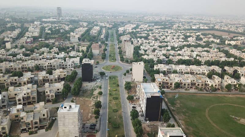 5 MARLA CORNAR COMMERCAIL PLOT FOR SALE IN BAHRIA TOWN LAHORE 0