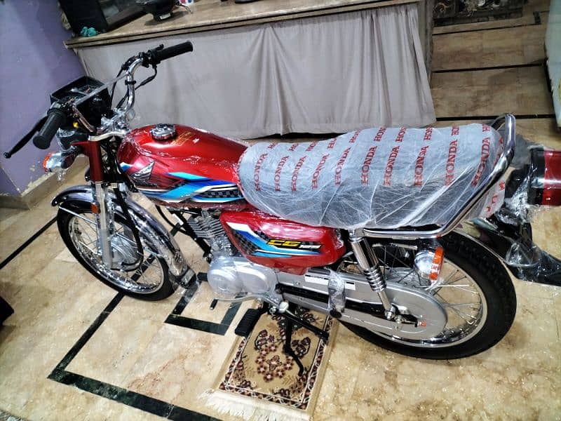 Honda CG 125 2 months first owner brand new urgent sale 2