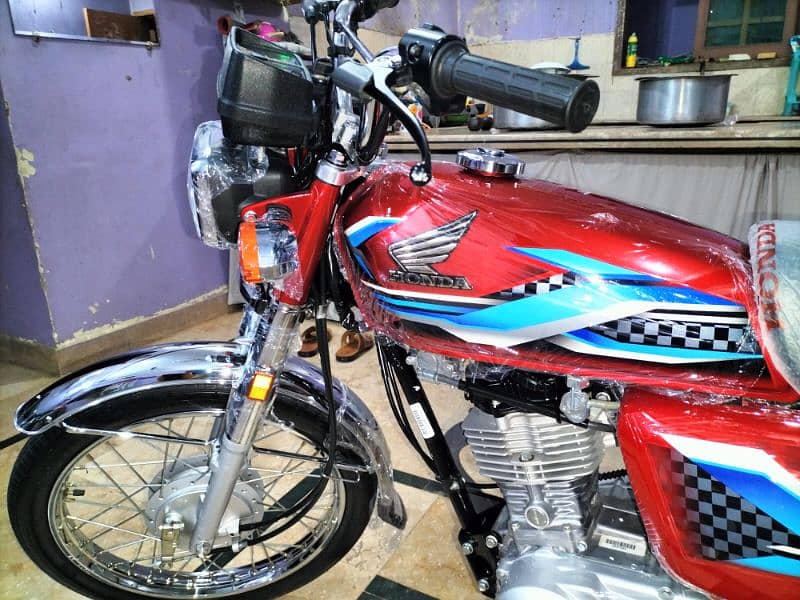 Honda CG 125 2 months first owner brand new urgent sale 7