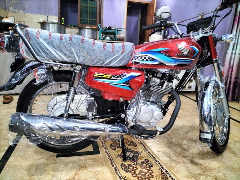 Honda CG 125 2 months first owner brand new urgent sale 12