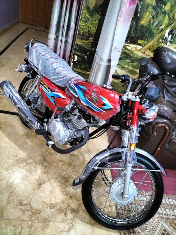 Honda CG 125 2 months first owner brand new urgent sale 15